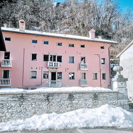 Perarolo Apartament *